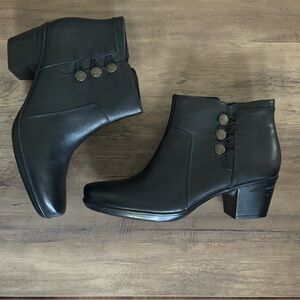 (New) Clarks Sleek Ankle Boot, Very Comfortable, Black Genuine Leather, Size 9